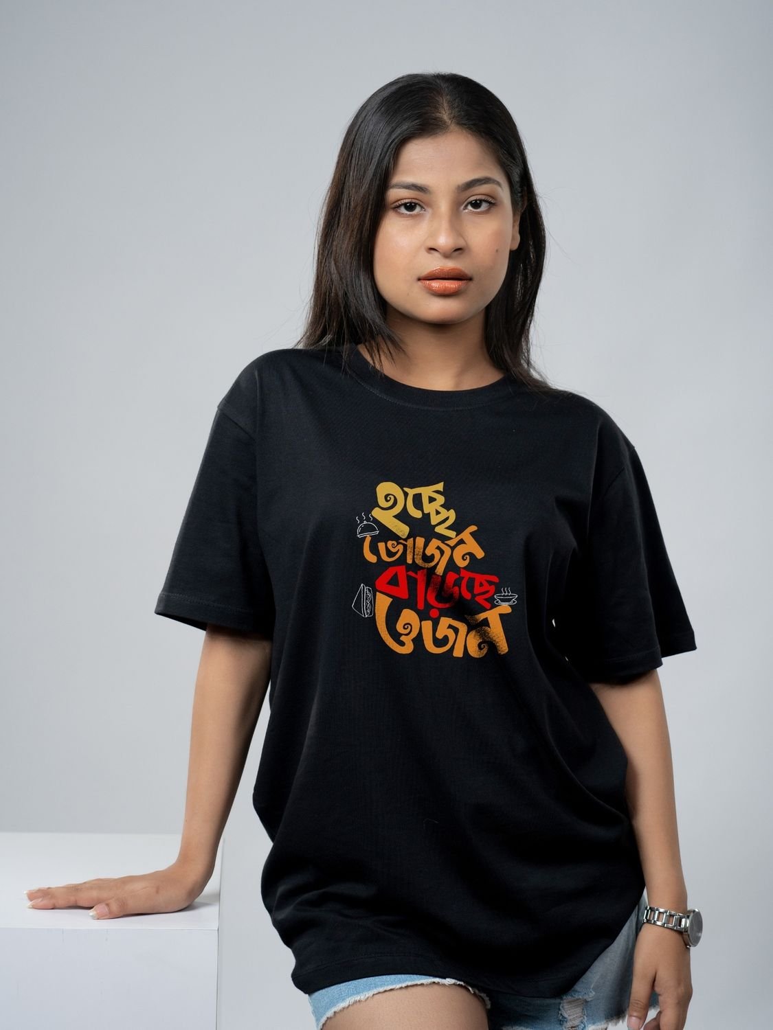 Roads to India® Bengali T-Shirt for Men – 100% Cotton Hocche Bhojon Barche Ojon Bengali T-Shirt | Round Graphic Print Neck Half Sleeve | Unisex Regular & Oversized Fit | 180/220 GSM | S–5XL | Black